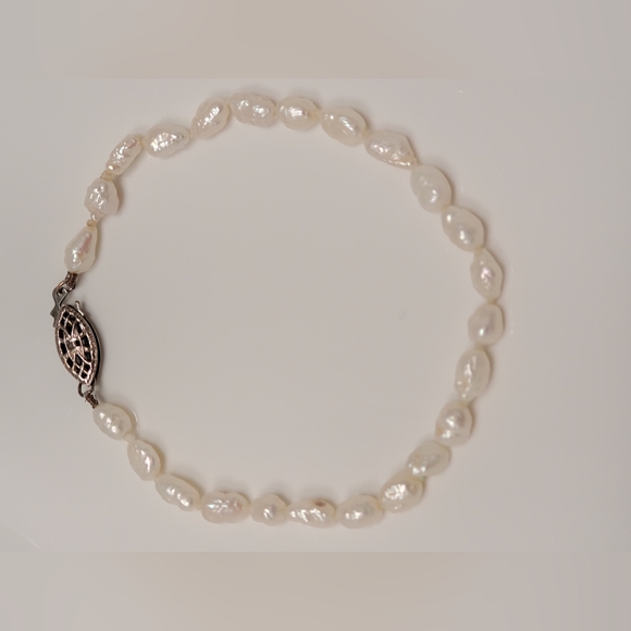Vintage Sterling Silver and Freshwater Pearl Bracelet - Picture 2 of 10